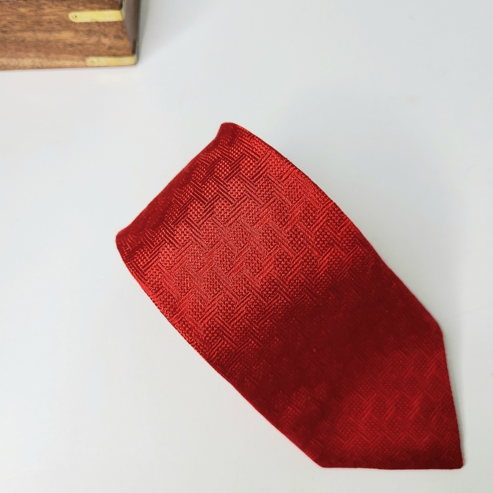 Duchamp London Cherry Red Print Made in England Woven Silk Slim Tie